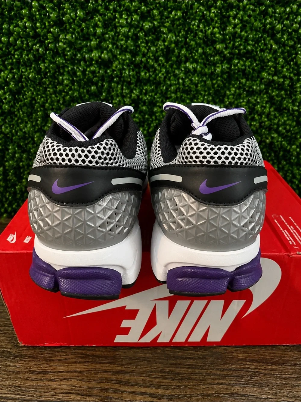 Nike Zoom Vomero 5 Metallic Silver Court Purple Size 9.5 M or 11 W IM2220-095
